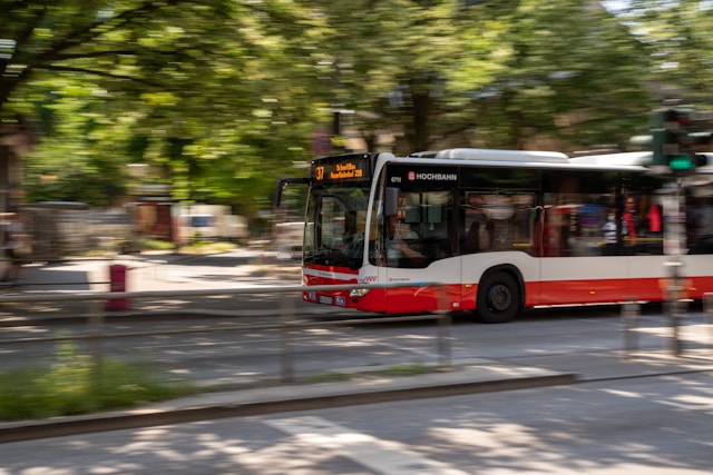 Hamburg: Öffentliche Verkehrsmittel, Autobahnen und die Umweltplakette